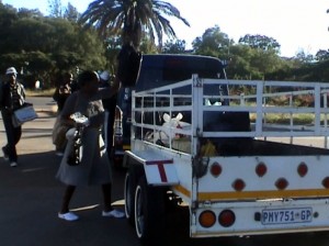 Report Cover Photo: Zimbabweans in Bulawayo board the “Omalayitsha” to Johannesburg, June 2009